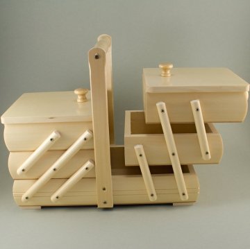 Dřevěné krabice na šicí potřeby