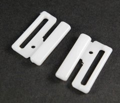 Plastic bra fastening - white - pulling hole width 2 cm