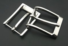 Metal buckle with prong in glossy silver, 3 cm opening