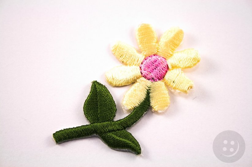 Nažehľovacia záplata - Kvetina - rozmer 3,5 cm x 5,4 cm