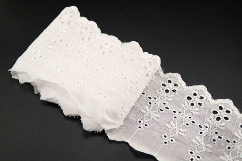 Bavlněná Madeira - se svislým zdobením - lomená bílá - šířka 8 cm