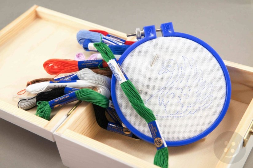 Children's embroidery set in a wooden box - swan
