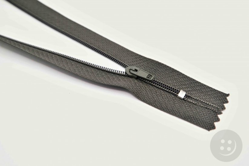 Nedělitelný jemný plastový spirálový zip (velikost číslo 3) různé barvy - délka 12 cm - 60 cm