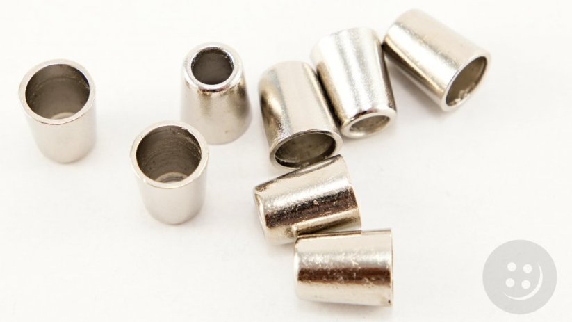 Kovová koncovka - stříbrná - průměr průvleku 0,5 cm