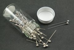 Ozdobné špendlíky ve skleněné lahvičce - stříbrná hlavička