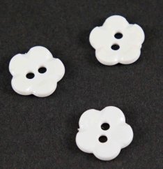 Flower - shaped button - white - diameter 1.5 cm