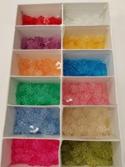 Dětský knoflík - světle zelená kytička - transparentní - průměr 1,3 cm
