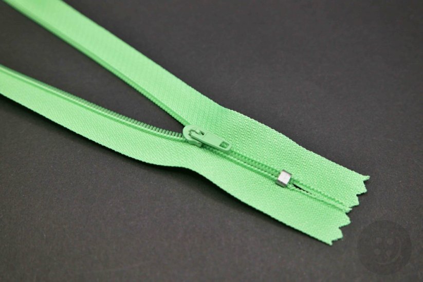 Nedělitelný jemný plastový spirálový zip (velikost číslo 3) různé barvy - délka 12 cm - 60 cm