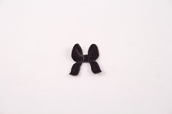 Našívacia mašlička - hnedá - rozmer 1,5 cm x 1,8 cm