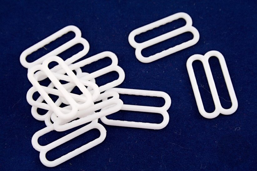 Plastic hanger shortener - white - pulling hole width 2,2 cm