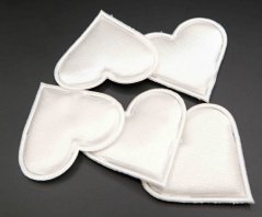 Saténová aplikácia - srdiečko - smotanová - rozmer 4 cm x 4 cm