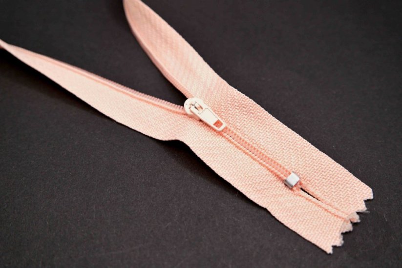 Nedělitelný jemný plastový spirálový zip (velikost číslo 3) různé barvy - délka 12 cm - 60 cm