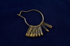 Zlaté spínací špendlíky - 12 ks - rozměr 0,4 cm x 2 cm