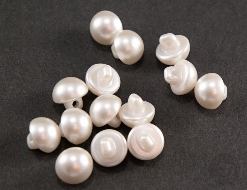 Pearl button with bottom stitching - off white - diameter 0,9 cm