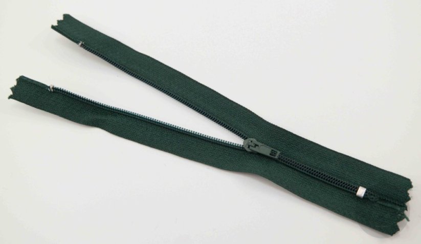 Nedělitelný jemný plastový spirálový zip (velikost číslo 3) různé barvy - délka 12 cm - 60 cm