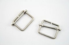 Kovová odevná pracka - strieborná - prievlak 2,2 cm