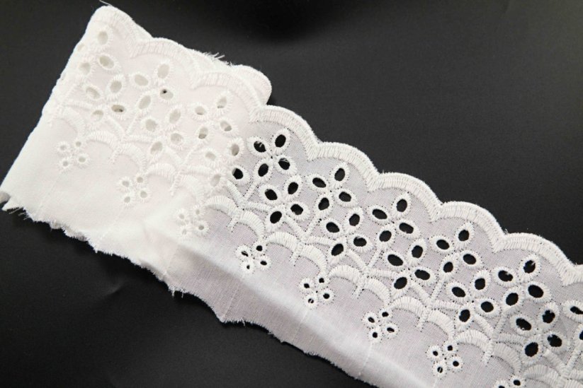 Bavlněná madeira - kytičky na stopce - lomená bílá - šířka 7,5 cm