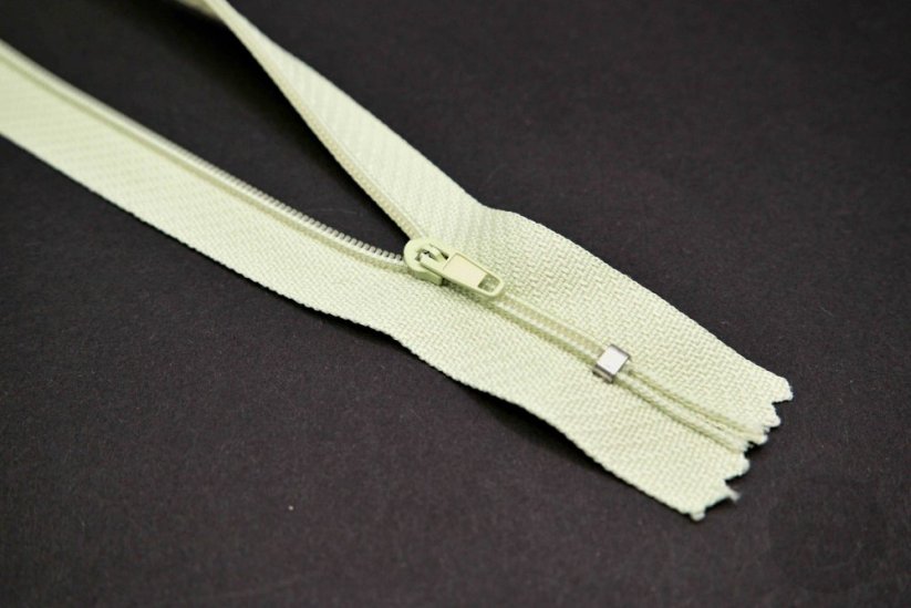 Nedělitelný jemný plastový spirálový zip (velikost číslo 3) různé barvy - délka 12 cm - 60 cm