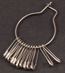 Stříbrné spínací špendlíky - 12 ks - rozměr 0,4 cm x 2 cm