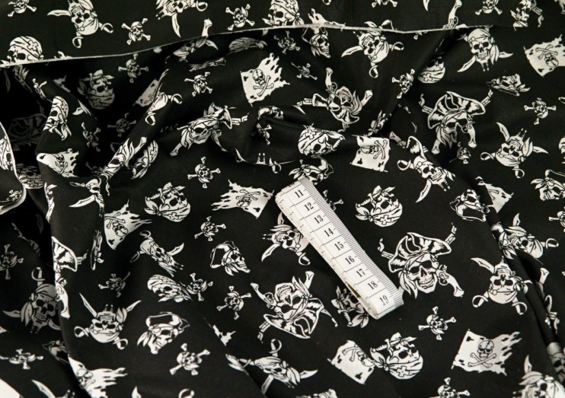 Bavlnené plátno - biele pirátske motívy na čiernom podklade - šírka 160 cm