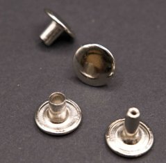 Niť - strieborná - dĺžka 11 mm