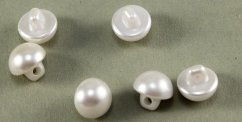 Pearl-shaped button with bottom stitching - pearlescent - diameter 1.14 cm