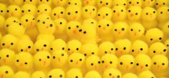 Easter chicken decoration - yellow - height 4 cm