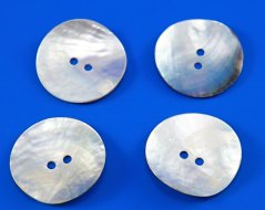 Pearl oyster shell button - diameter 2.8 cm