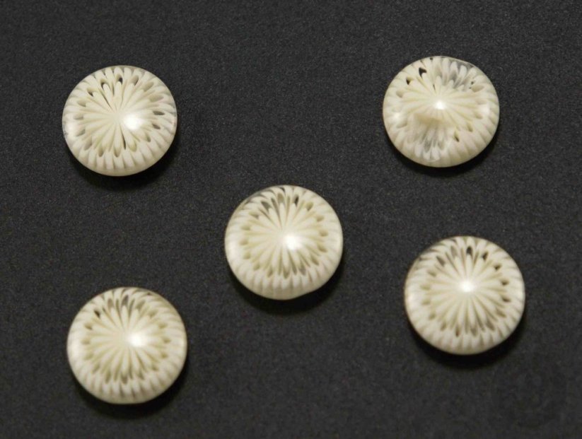 Button with bottom stitching - cream - diameter 1.1 cm