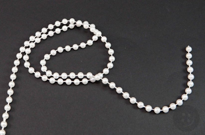 Beads threaded on a cord - white - diameter 0.5 cm
