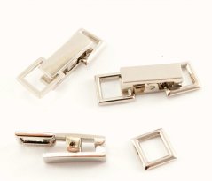 Oděvní zapínání - stříbrná - rozměry 0,9 cm x 2,6 cm