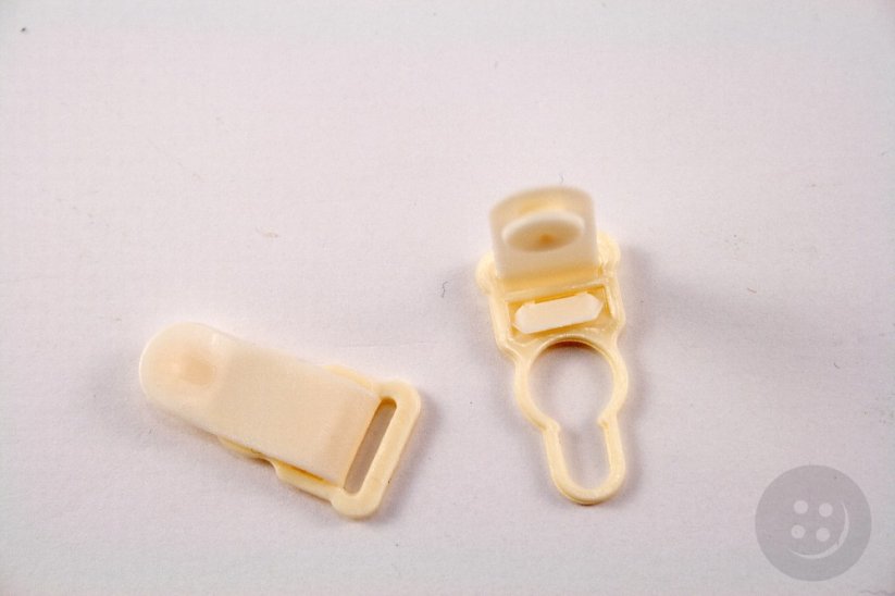 Plastic garter clip - cream - pulling hole width 1.1 cm