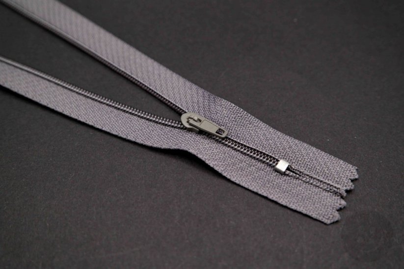 Nedělitelný jemný plastový spirálový zip (velikost číslo 3) různé barvy - délka 12 cm - 60 cm