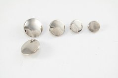 Pokovený knoflík se spodním přišitím - stříbrná - průměr 1,75 cm