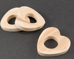 Schnullerschmuck aus Holz - Herz - helles Holz - Größe 6 cm x 4 cm