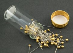 Ozdobné špendlíky v sklenenej fľaštičke - zlatá hlavička
