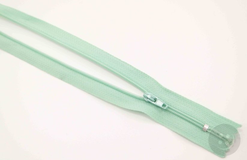 Nedělitelný jemný plastový spirálový zip (velikost číslo 3) různé barvy - délka 12 cm - 60 cm