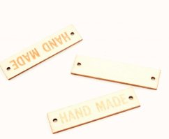 Našívacie drevená ceduľka HAND MADE - svetlé drevo - rozmer 5 cm x 1,2 cm