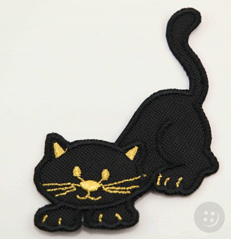 Nažehľovacia záplata - čierna mačička so zlatými ozdobami, číhajúca - rozmer 7 cm x 9,5 cm