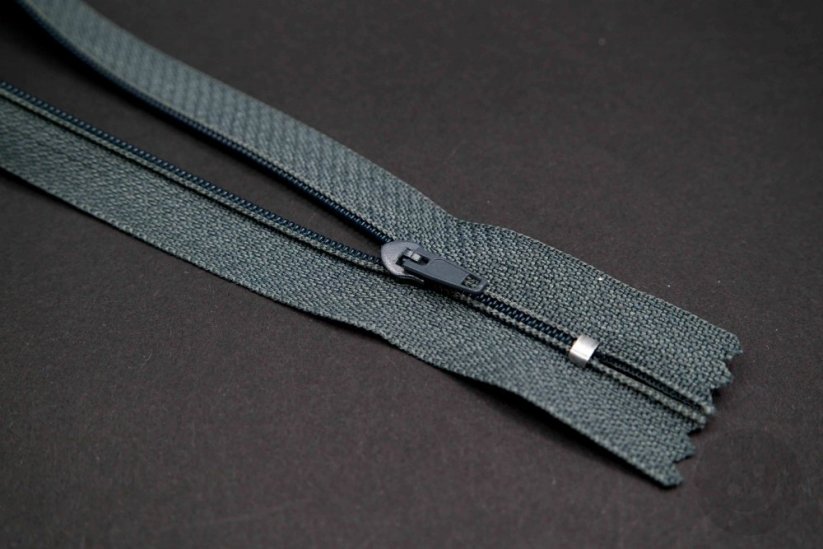 Nedělitelný jemný plastový spirálový zip (velikost číslo 3) různé barvy - délka 12 cm - 60 cm