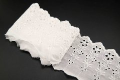 Bavlněná Madeira - se svislým zdobením - lomená bílá - šířka 8 cm