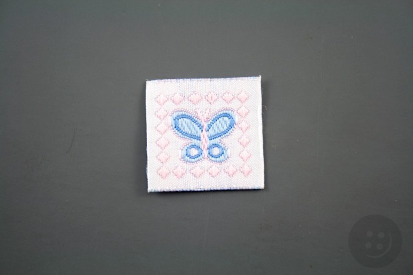 Našívací záplata - Vyšívaný motýl - růžová, modrá, bílá - rozměr 2,5 cm x 2,5 cm