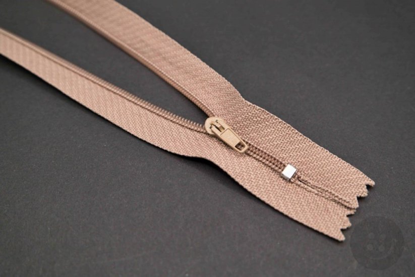 Nedělitelný jemný plastový spirálový zip (velikost číslo 3) různé barvy - délka 12 cm - 60 cm