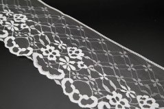 Nylonspitze - mit Blumenmuster - weiß - Breite 9,5 cm