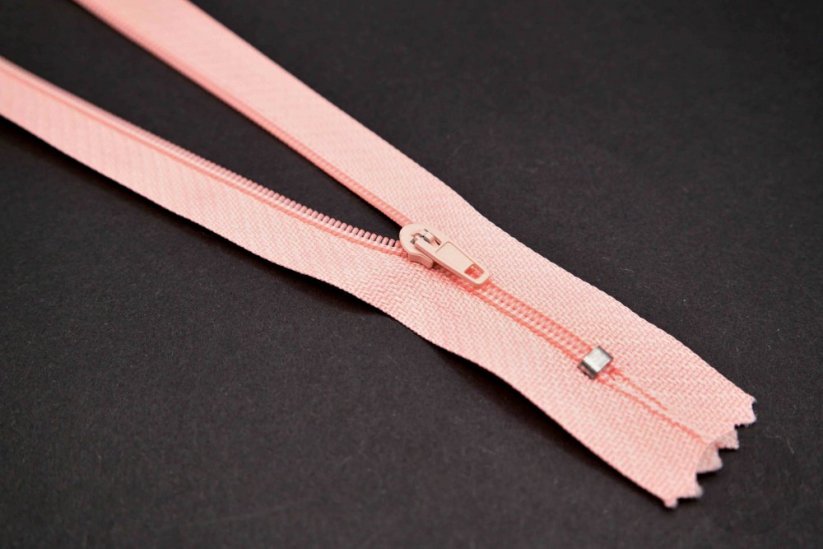 Nedělitelný jemný plastový spirálový zip (velikost číslo 3) různé barvy - délka 12 cm - 60 cm