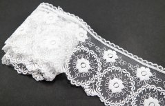 Besticke Spitzen aus Polyester - Weiß - Breite 6,8 cm