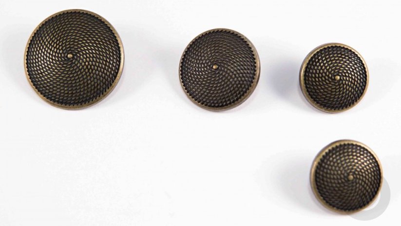 Luxurious shank button - antique brass - diameter 1,8 cm