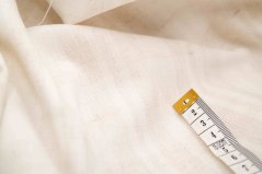 Bavlněné plátno - vetkávané režné kostky na smetanovém podkladu - šíře 150 cm
