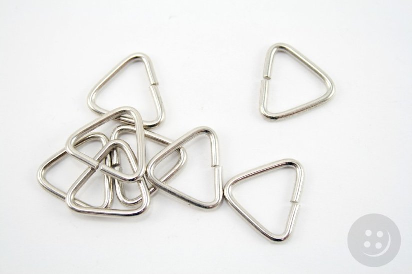 Kovový trojúhelník  - stříbrná - šíře průvleku 2,5 cm
