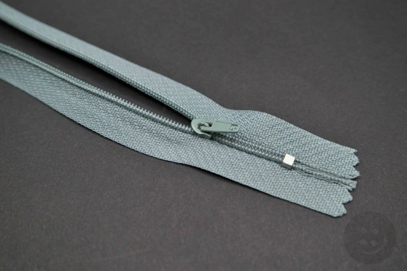 Nedělitelný jemný plastový spirálový zip (velikost číslo 3) různé barvy - délka 12 cm - 60 cm